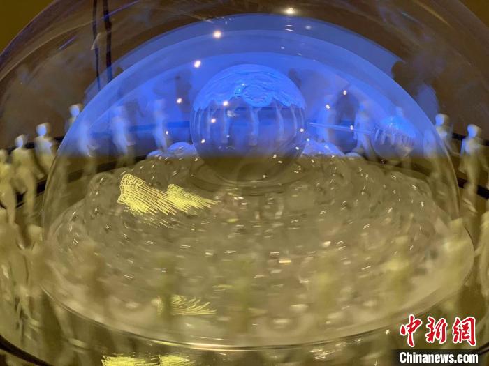 图为“寻山造境”烟台山文化艺术中心开馆展展品。　张乐 摄